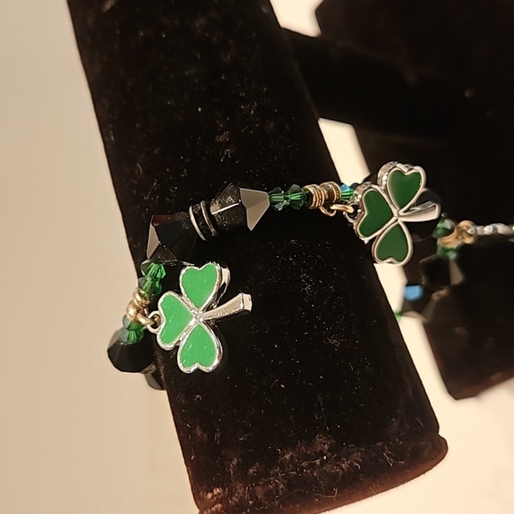 Crystal & Enamel 3 Leaf Clover 8" Bracelet - Picture 1 of 7
